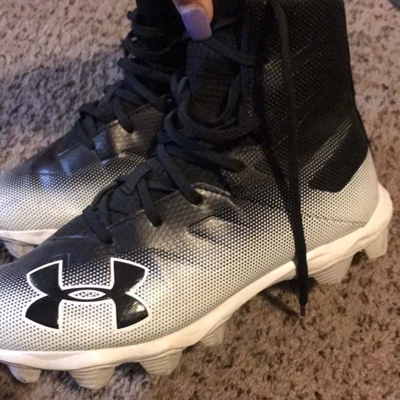 Boys under amour cleats - Picture 3 of 7